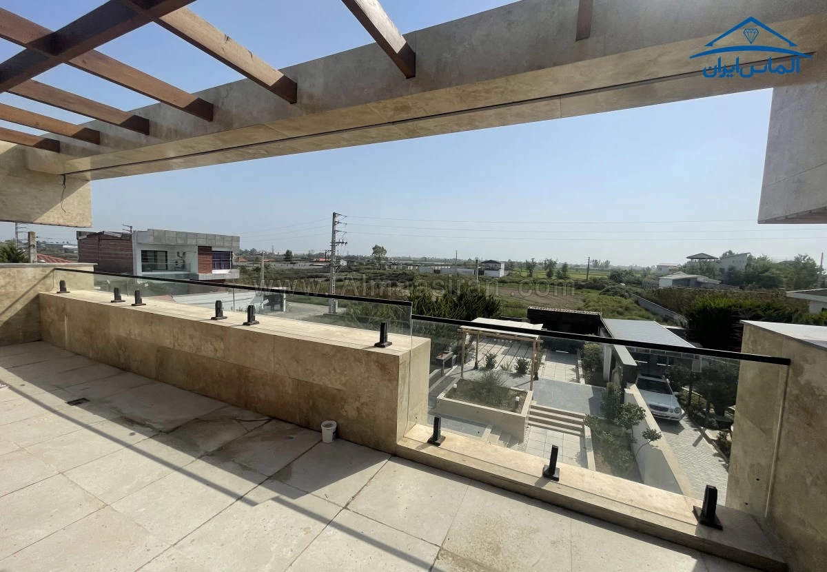 ویلا 500 متری شهرک صفاییه نوساز استخردار